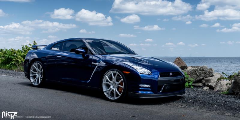 Nissan GT-R